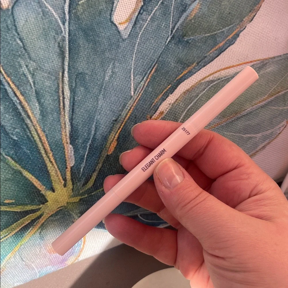 RealHer - Elegant Charm Lip Liner